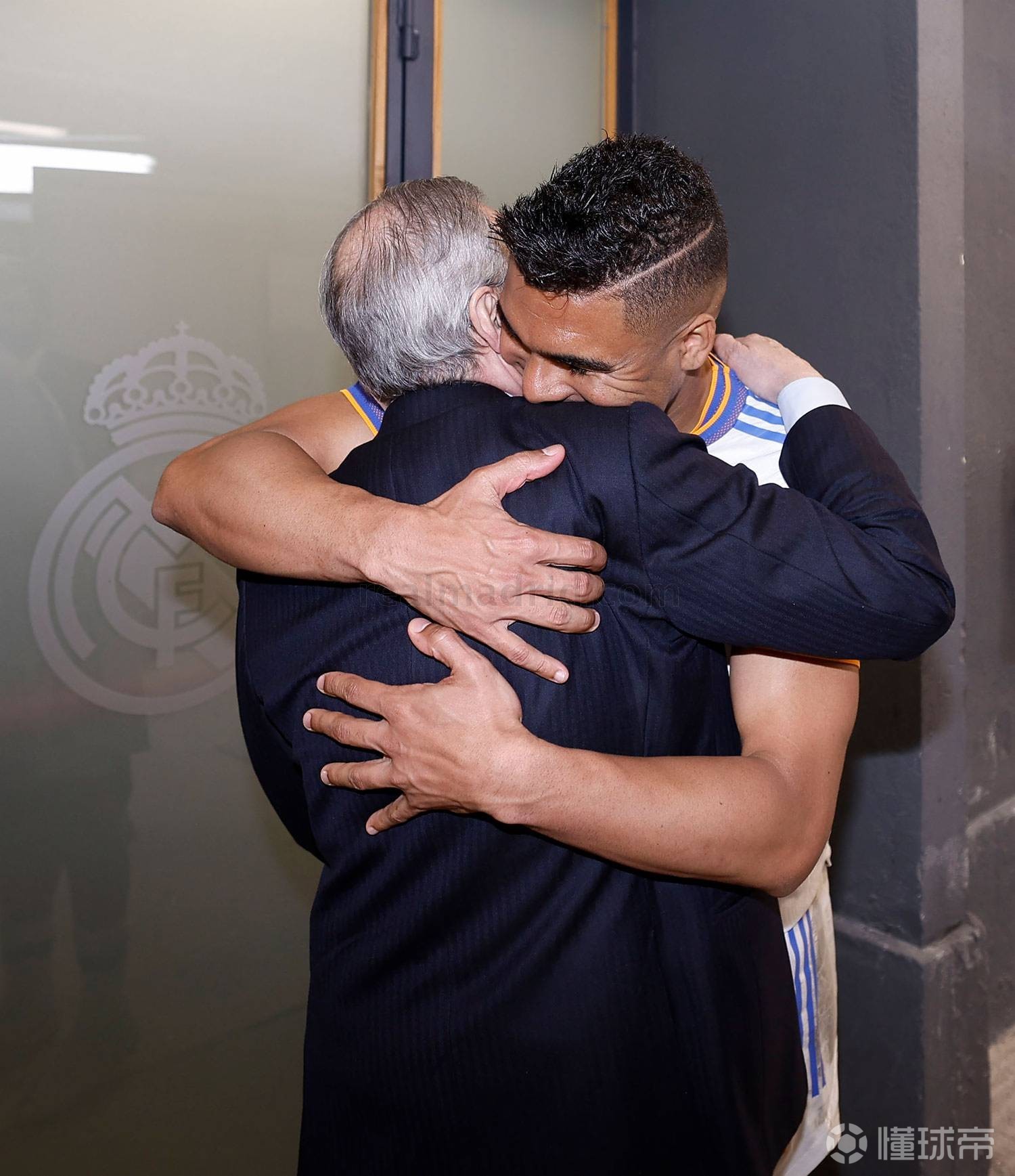 再次向全党宣示作风建设永远在路上