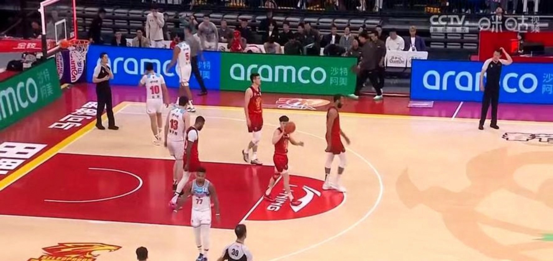 ag体育注册-里程碑夜广东宏远手感冰凉，CBA常规赛集结日刷纪录，引发热议，控场能力受关注